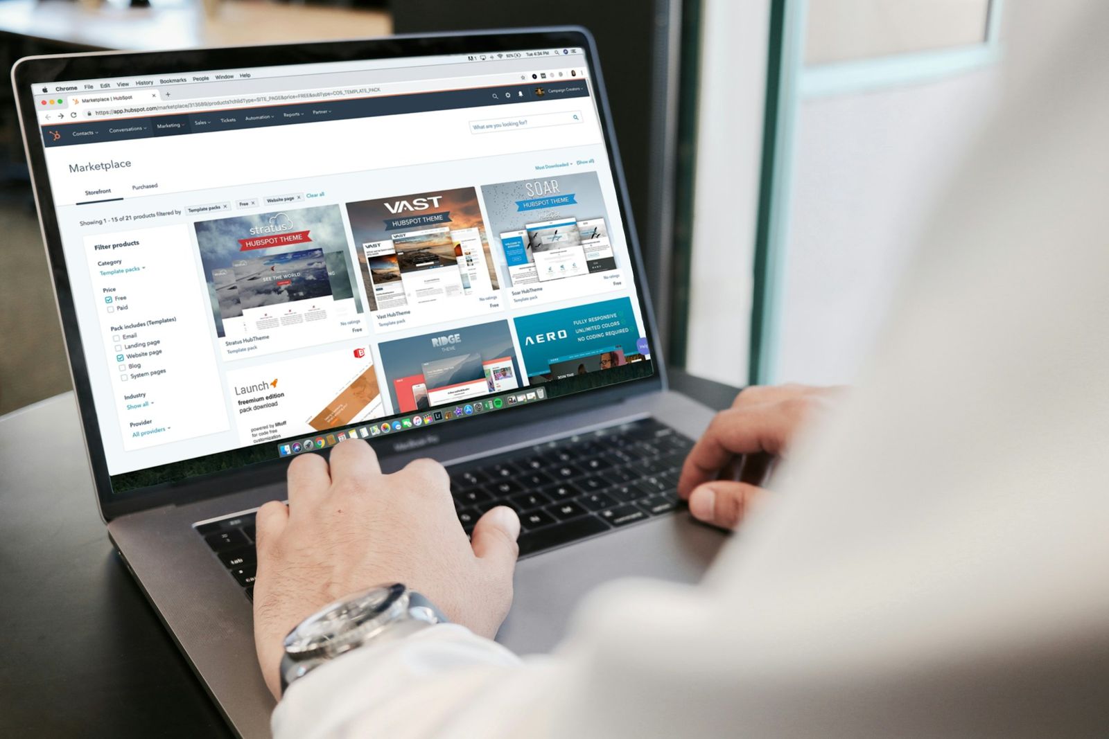 Negozio online visualizzato su un computer portatile